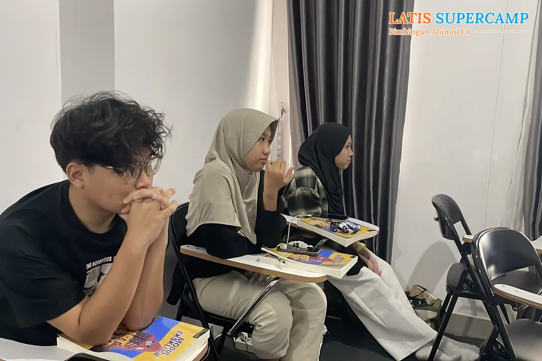 gambar galeri kegiatan bimbel SIMAK UI karantina latis supercamp