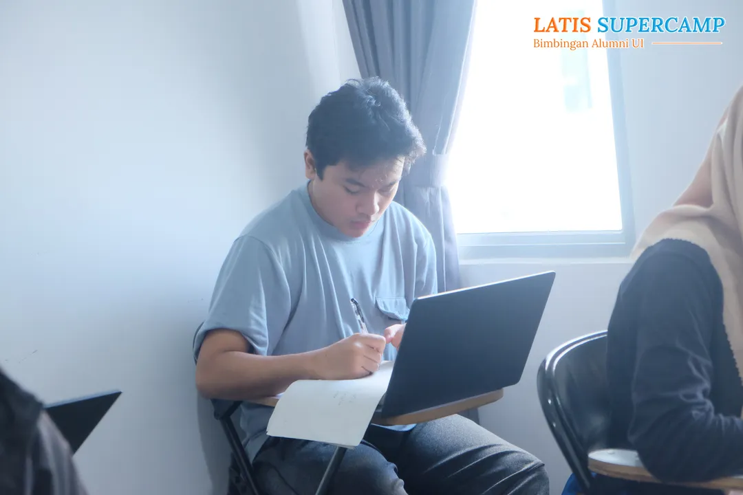 gambar galeri kegiatan bimbel SIMAK UI karantina latis supercamp