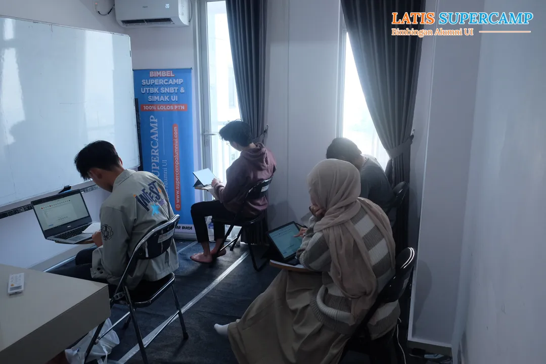 gambar galeri kegiatan bimbel SIMAK UI karantina latis supercamp