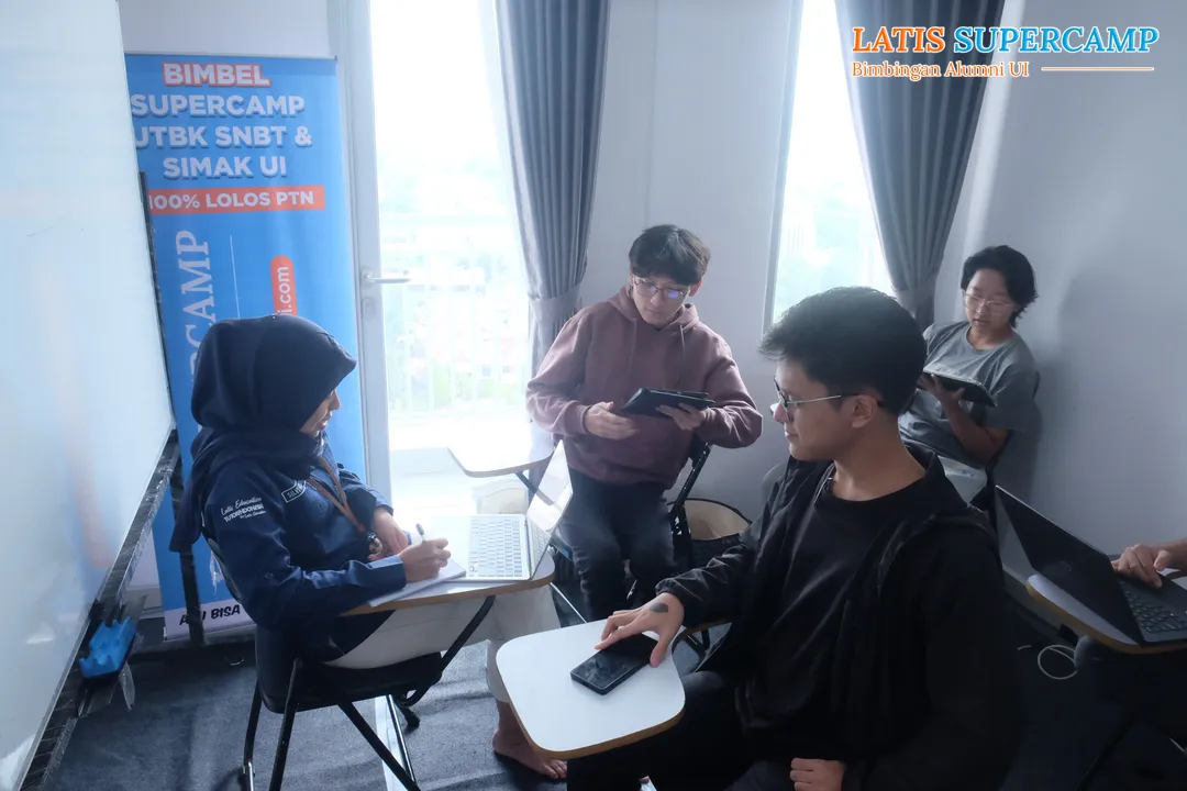 gambar galeri kegiatan bimbel SIMAK UI karantina latis supercamp